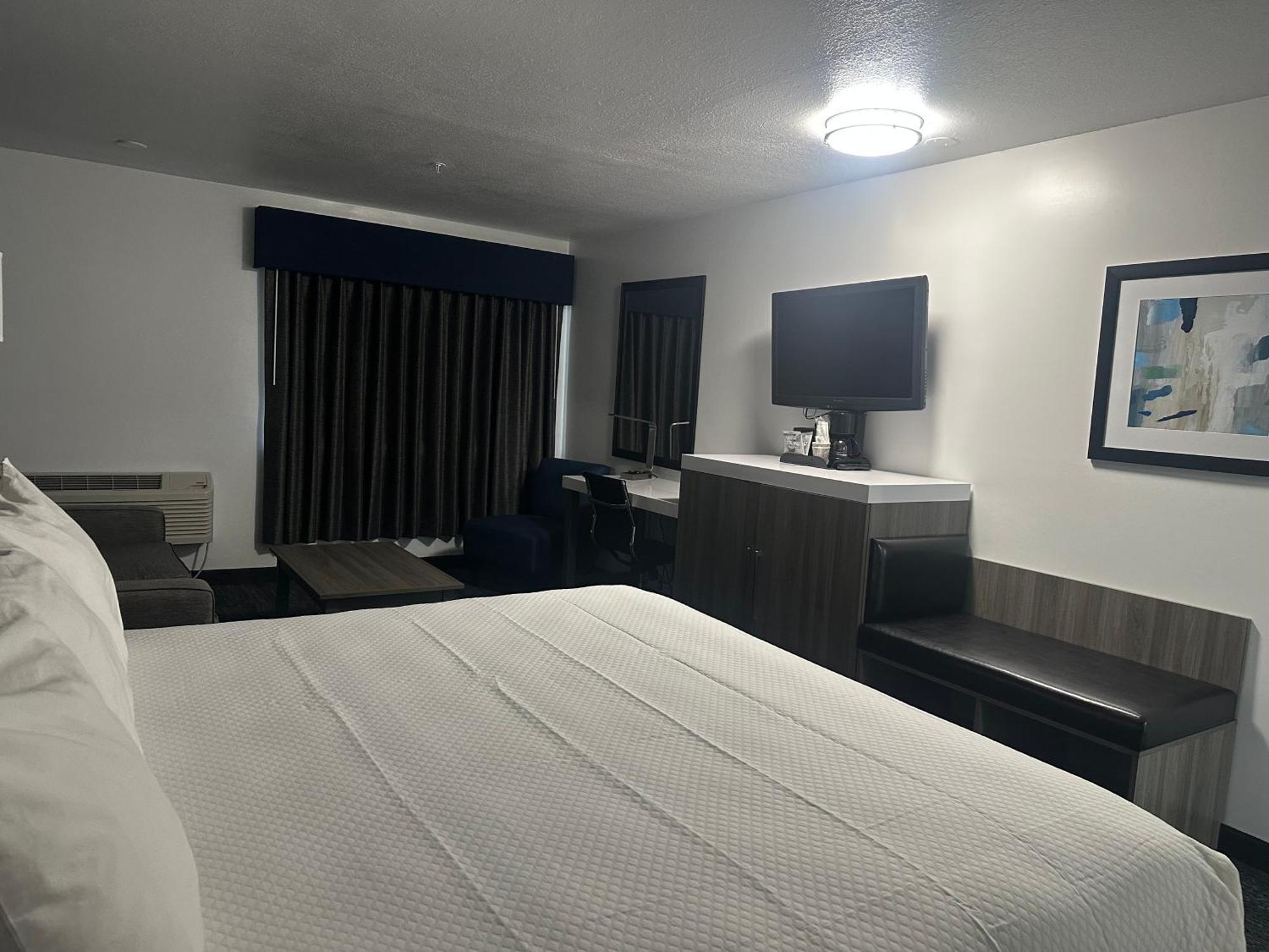 Oyster Bay Inn & Suites Бремертон Экстерьер фото