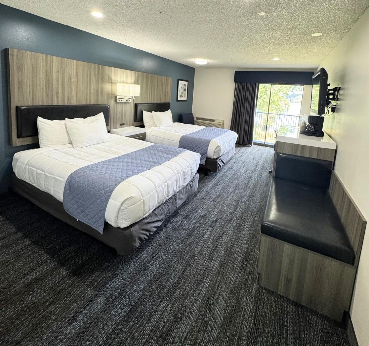 Oyster Bay Inn & Suites Бремертон Экстерьер фото