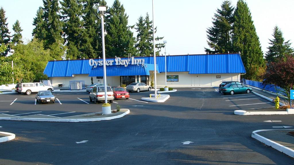 Oyster Bay Inn & Suites Бремертон Экстерьер фото