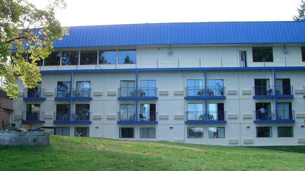 Oyster Bay Inn & Suites Бремертон Экстерьер фото